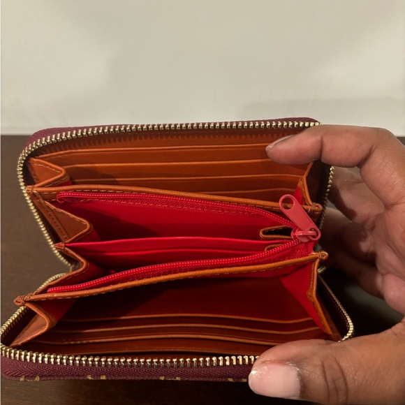 ⭐️ Authentic Dooney and Bourke Gretta Medium Zip Around Wallet ⭐️ - Picture 5 of 6